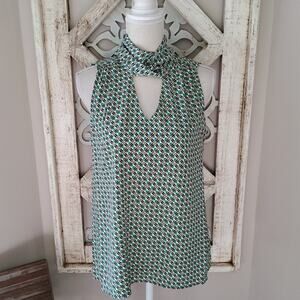 Maison D'Amelie Women's Sleeveless Tie V-Neck Top in Green Geo Print